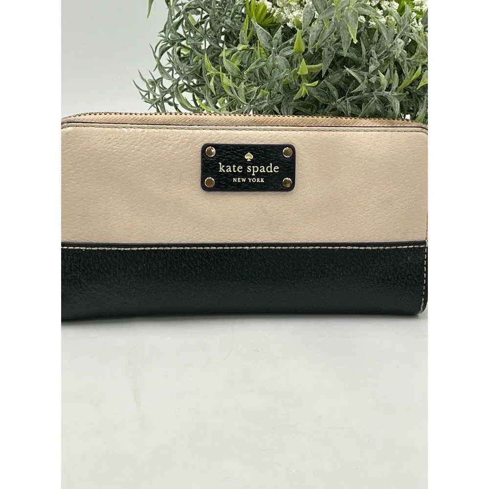 Kate Spade Wellesley Neda Black & Cream Zipper‎ Leather Wallet